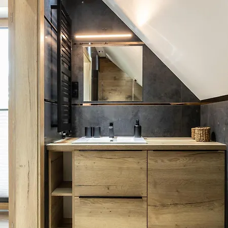Grey House Apartman *